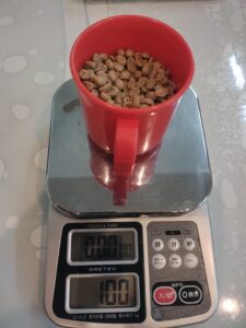 豆の計量
